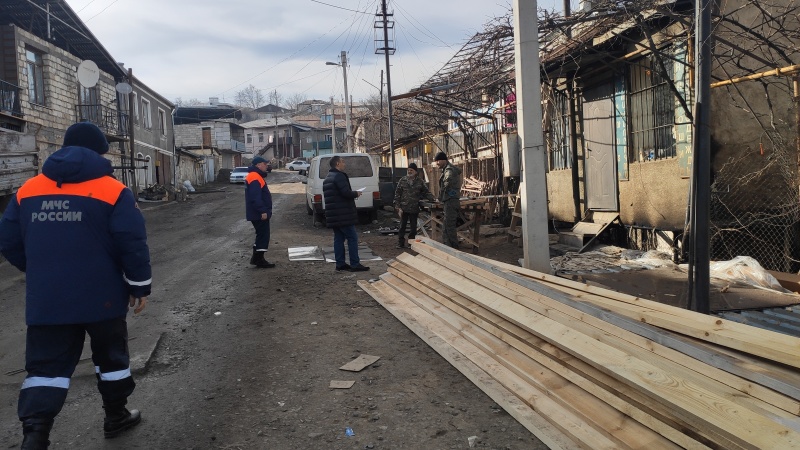 МЧС: более 300 объектов восстановлено в Нагорном Карабахе с помощью гуманитарной помощи из России