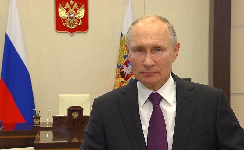 Президент Российской Федерации Владимир Путин поздравил сотрудников и ветеранов МЧС России с Днём спасателя