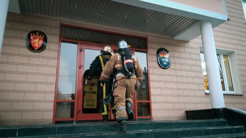 Мурманские пожарные потушили условный пожар в норвежском консульстве