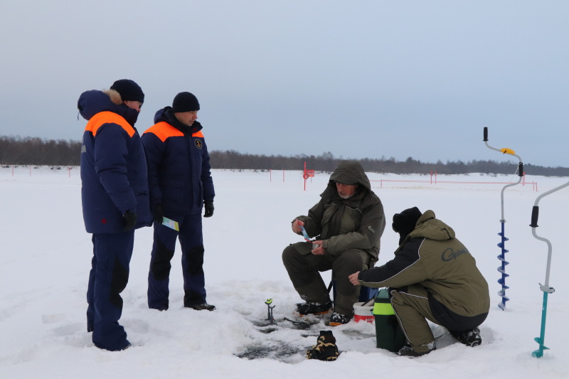 Безопасность более 1,2 тыс. мест массового выхода на лед под контролем МЧС России