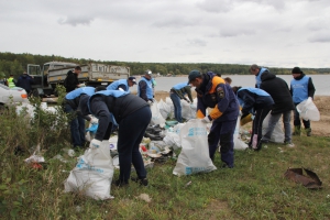 Спасатели приняли участие в экологическом марафоне «Чистые берега Сибири»