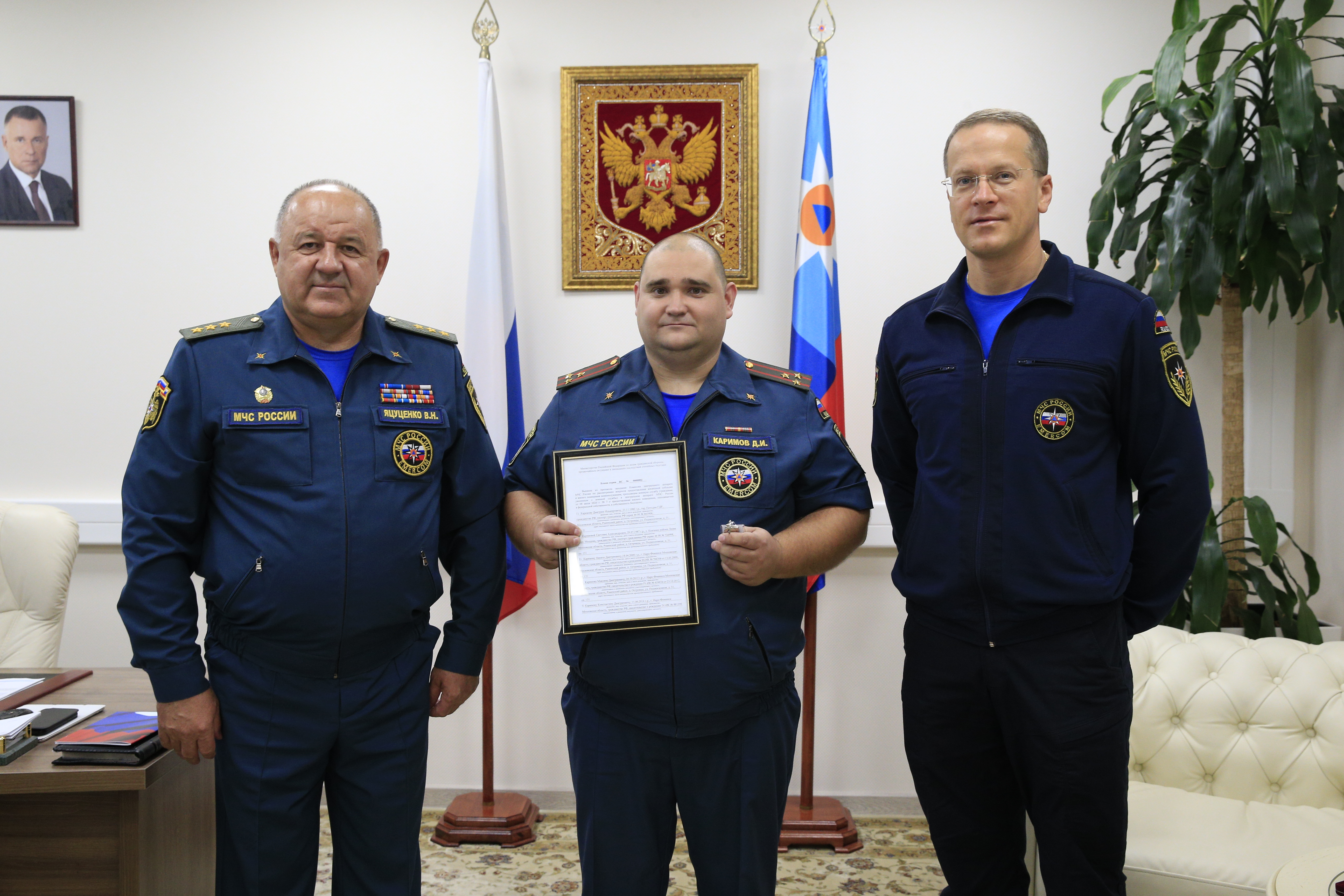Военнослужащий МЧС России Дмитрий Каримов стал первым обладателем ключей от собственной квартиры в московском регионе за последние несколько лет