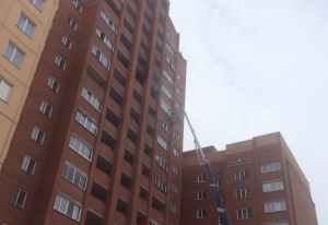 В Новосибирске пожарные спасли людей из загоревшейся высотки