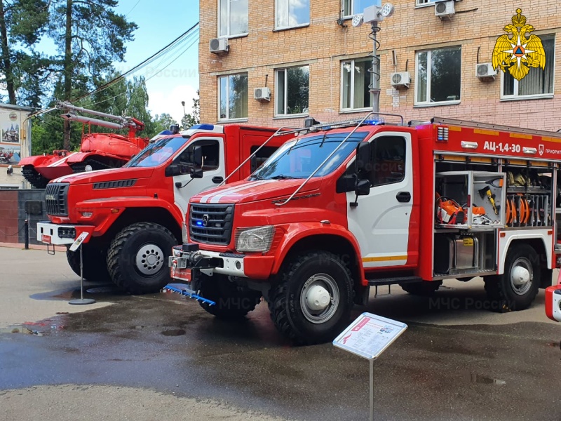 Во ВНИИПО МЧС России продемонстрированы новые образцы пожарно-спасательной техники