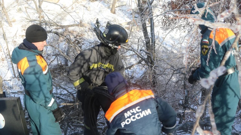 В Приморье сотрудники МЧС продолжают ликвидировать последствия циклона